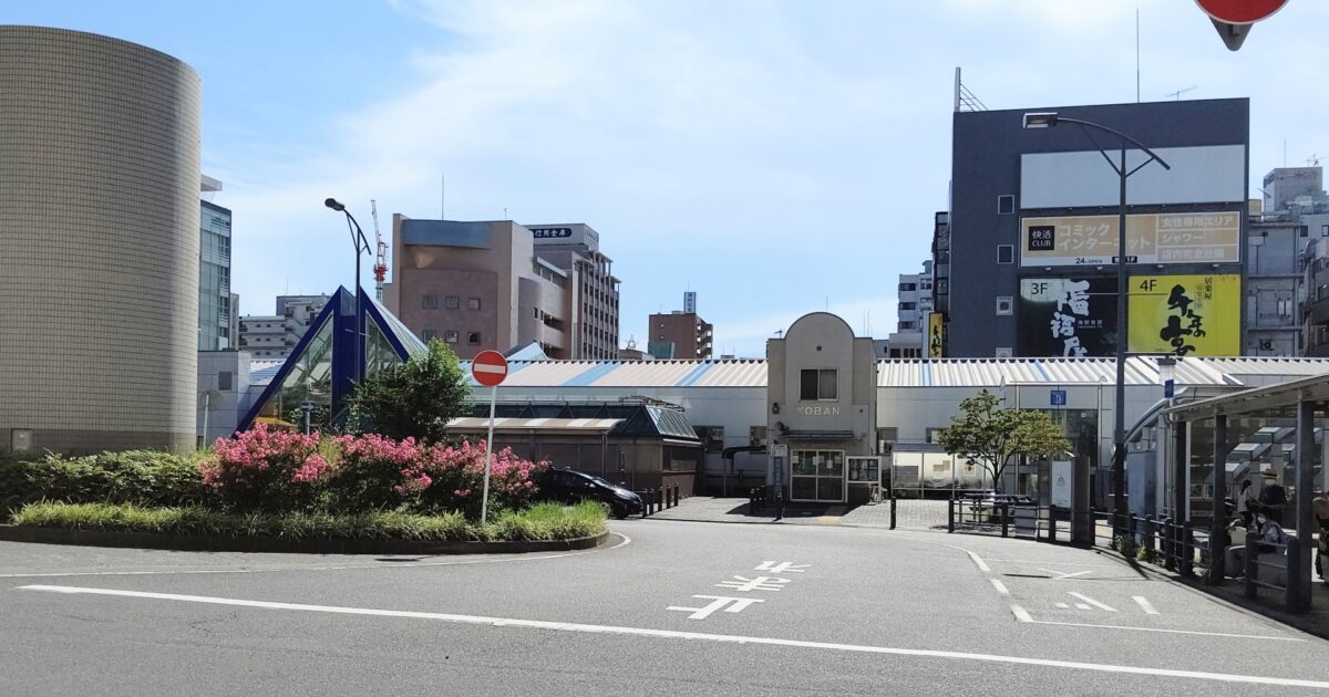 湘南台駅西口と交番のあるロータリー