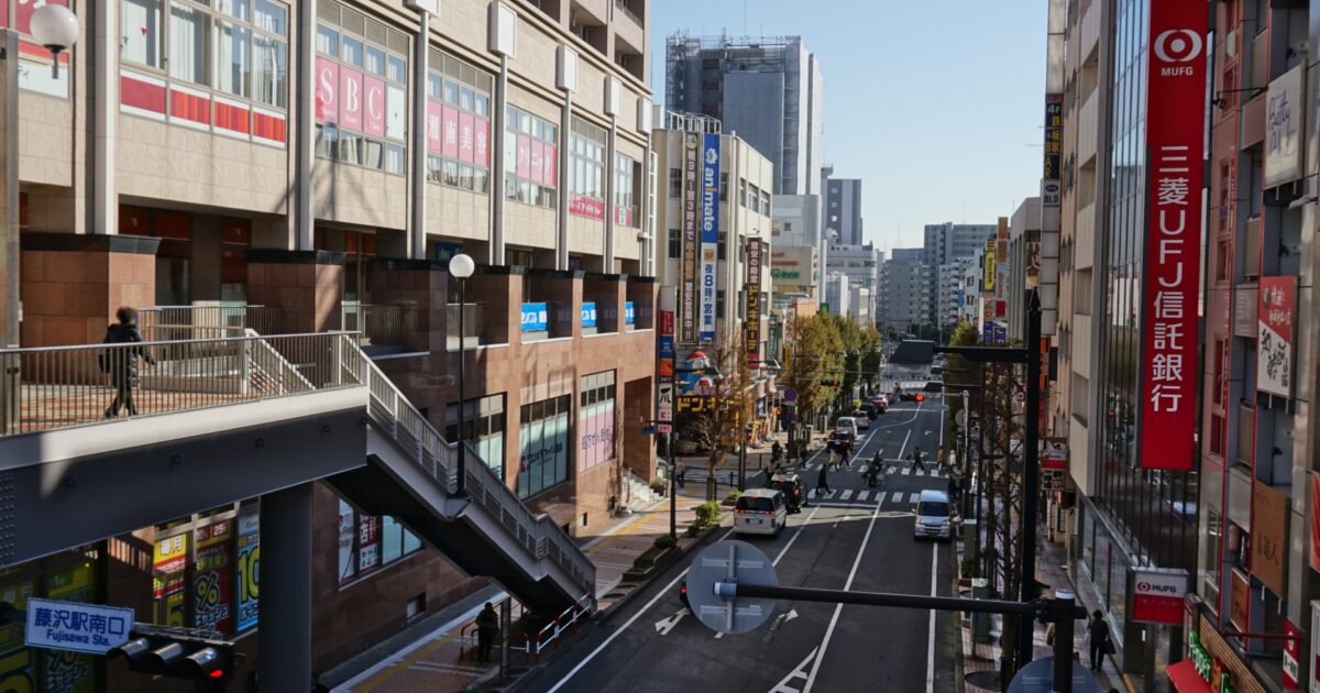 藤沢駅周辺の商業施設とにぎわう市街地通り