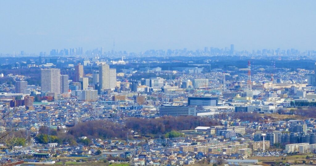 相模原市橋本エリアの高層ビル群と東京方面の遠景