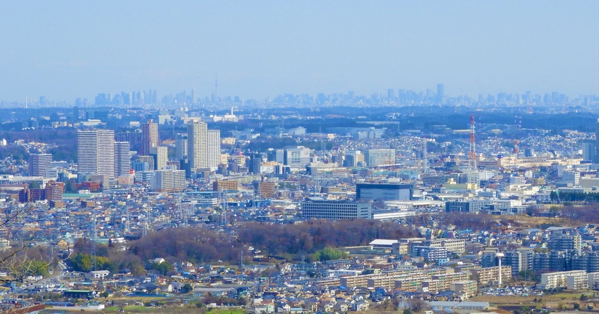 相模原市橋本エリアの高層ビル群と東京方面の遠景